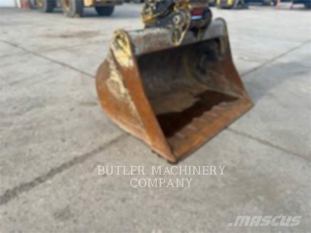 CAT 320-07 حفارات زحافة