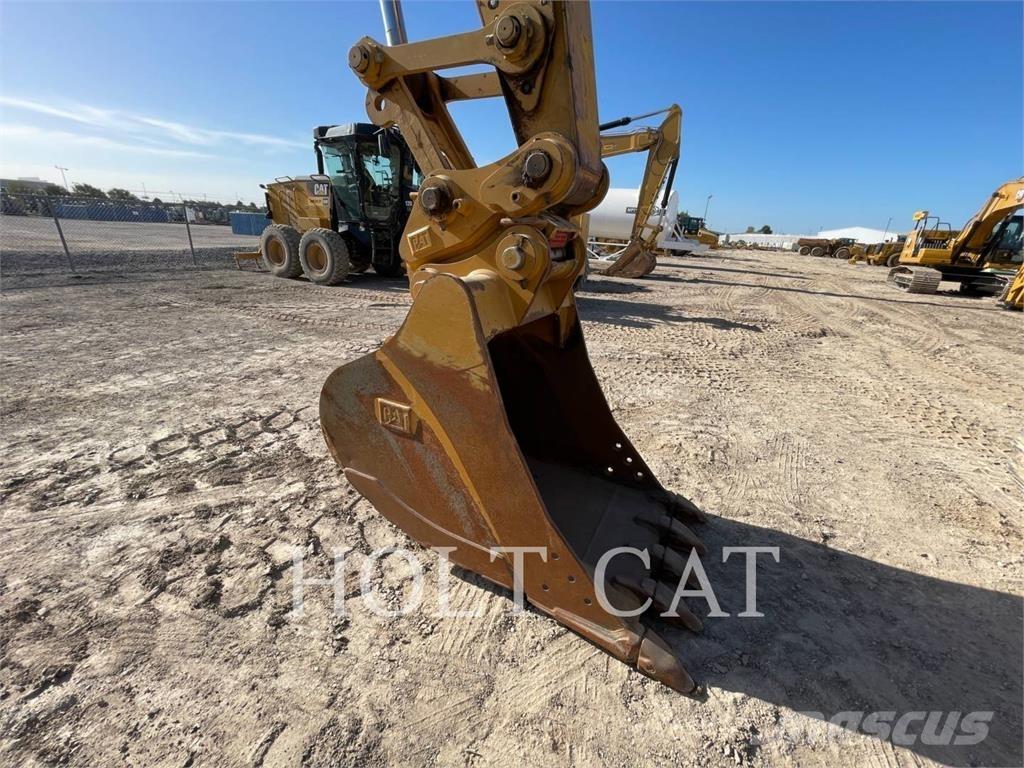 CAT 320-07 حفارات زحافة