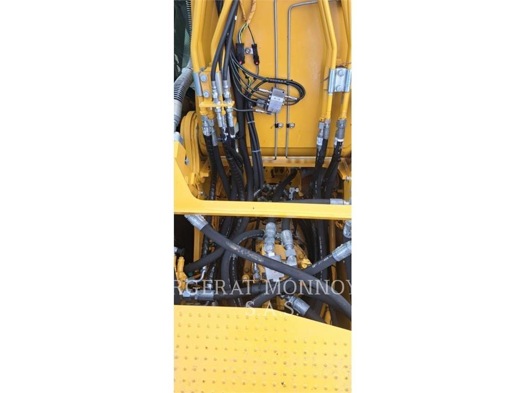 CAT 320-07 حفارات زحافة