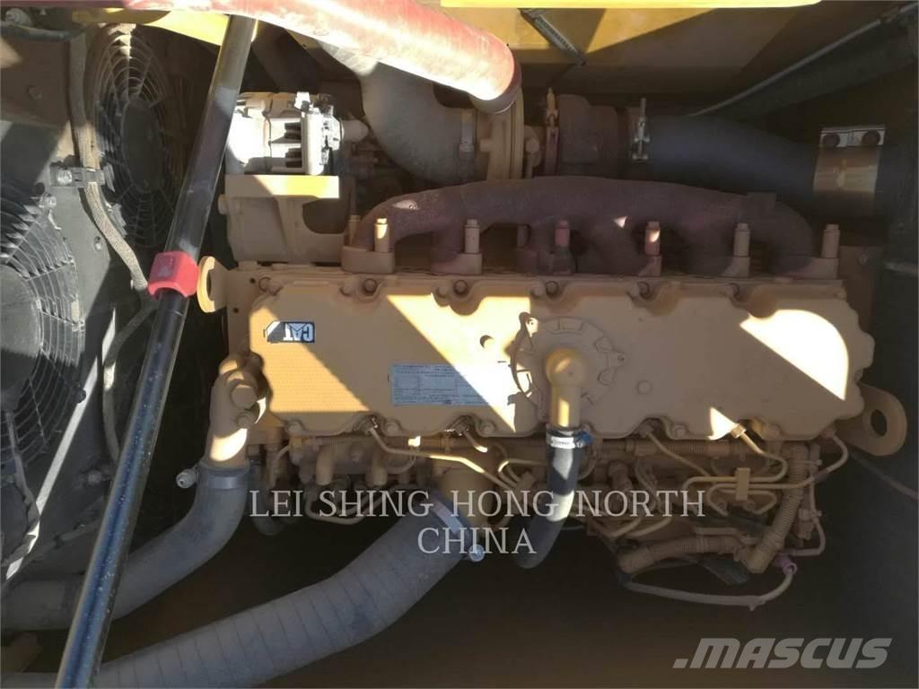 CAT 320-07 حفارات زحافة