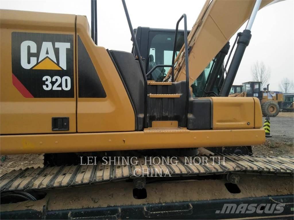 CAT 320-07 حفارات زحافة