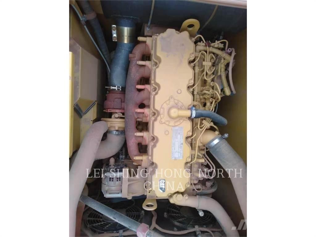 CAT 320-07 حفارات زحافة