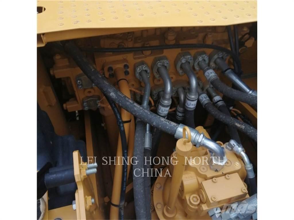 CAT 320-07 حفارات زحافة