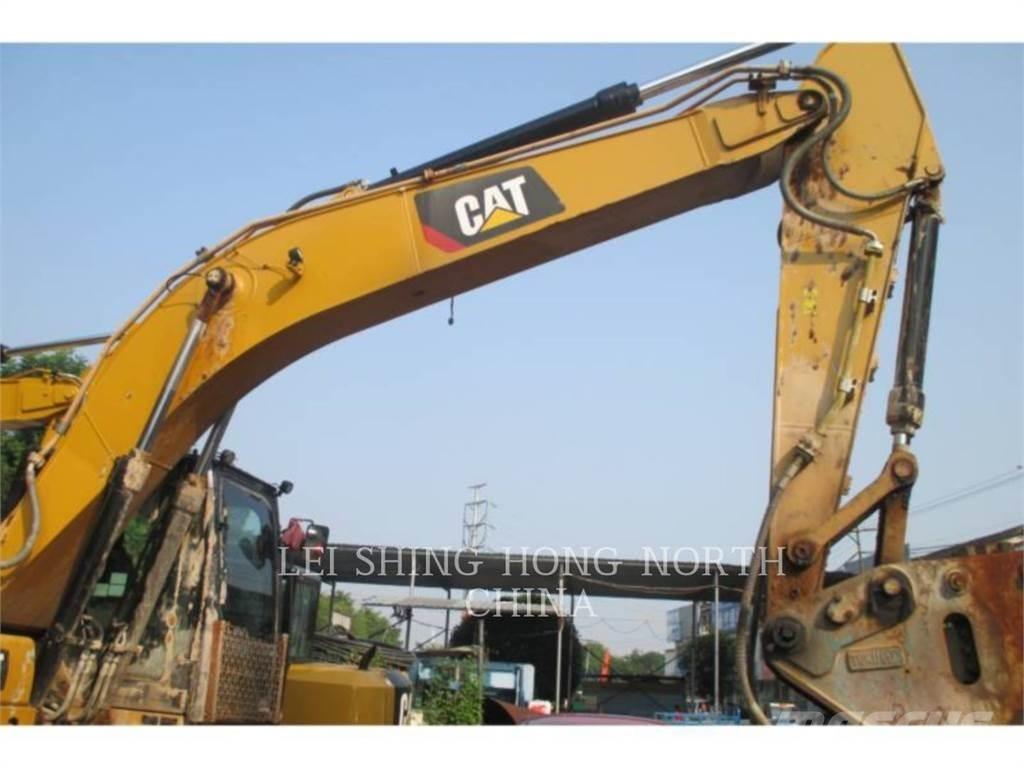 CAT 320-07 حفارات زحافة