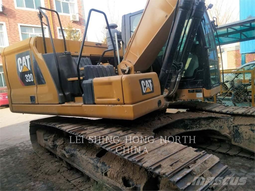CAT 320-07 حفارات زحافة