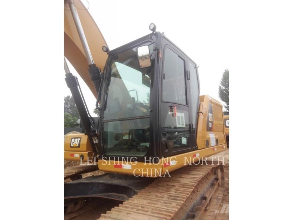 CAT 320-07 حفارات زحافة