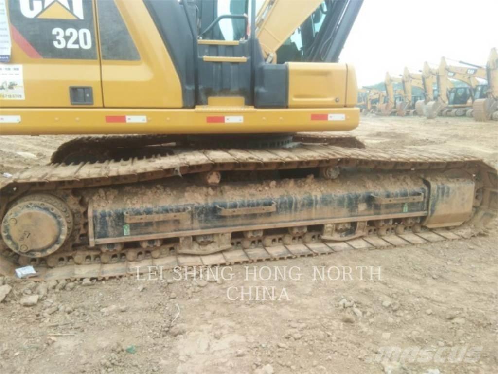 CAT 320-07 حفارات زحافة