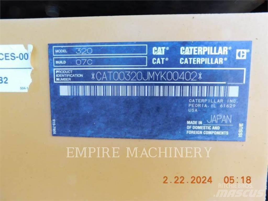 CAT 320-07 P حفارات زحافة