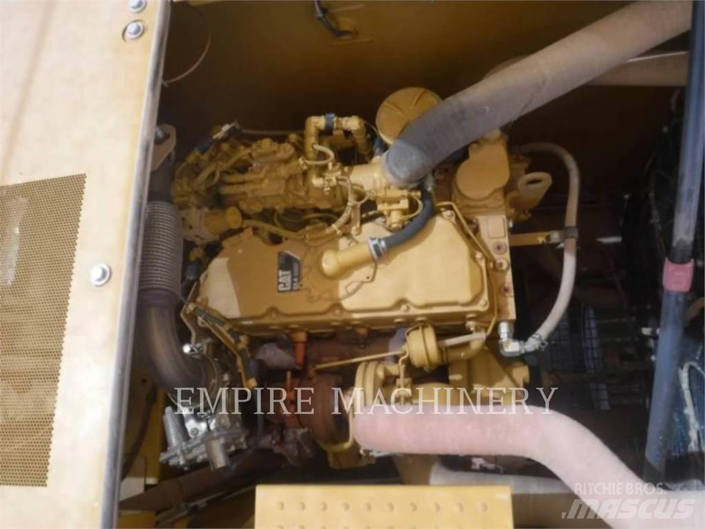 CAT 320-07 P حفارات زحافة