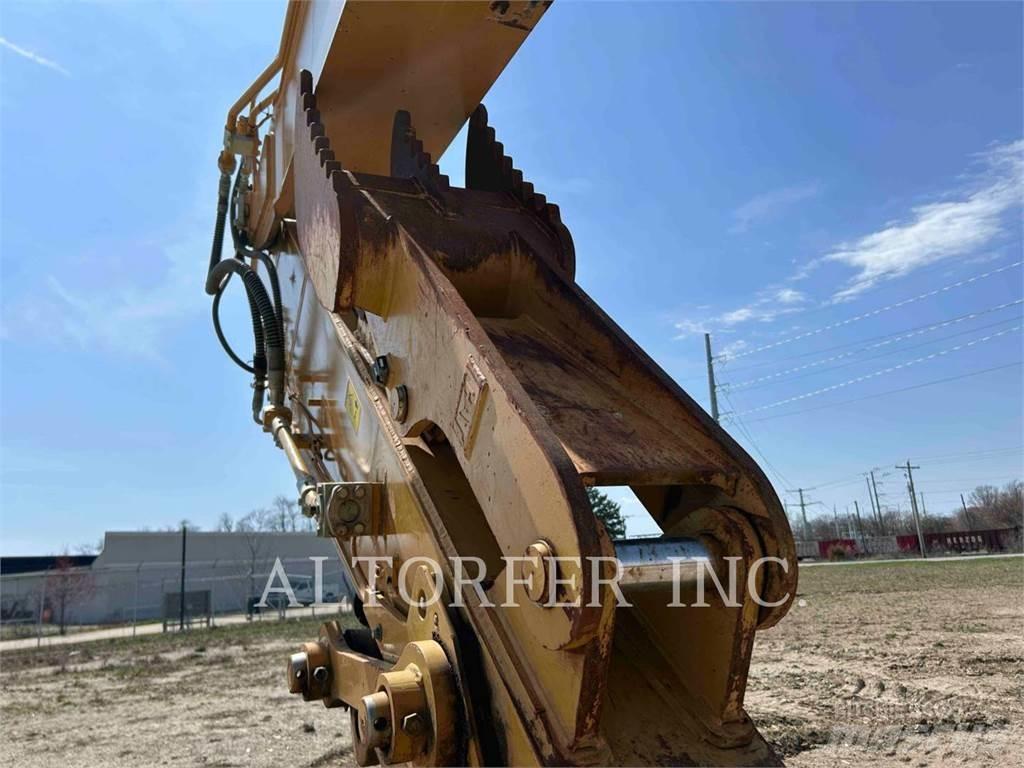 CAT 320-07 TH حفارات زحافة