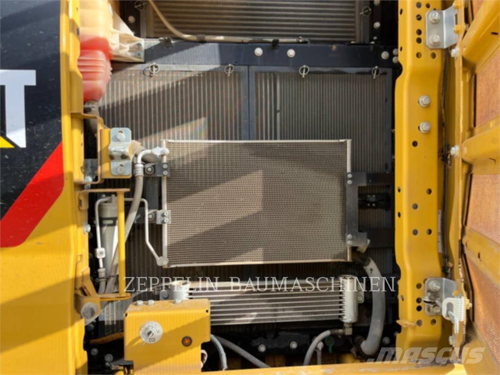 CAT 320-07A حفارات زحافة