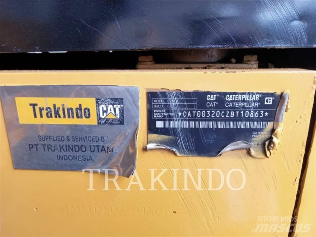 CAT 320-07GC حفارات زحافة