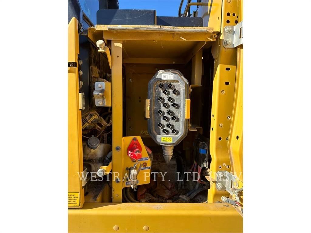 CAT 320 2D حفارات زحافة