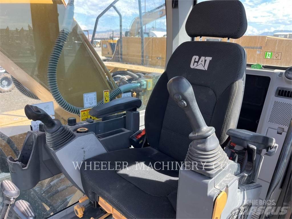 CAT 320 CF حفارات زحافة