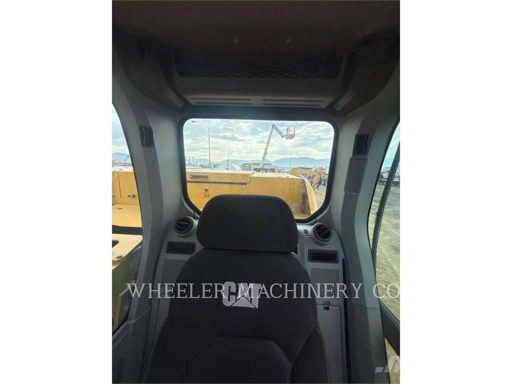 CAT 320 CF حفارات زحافة