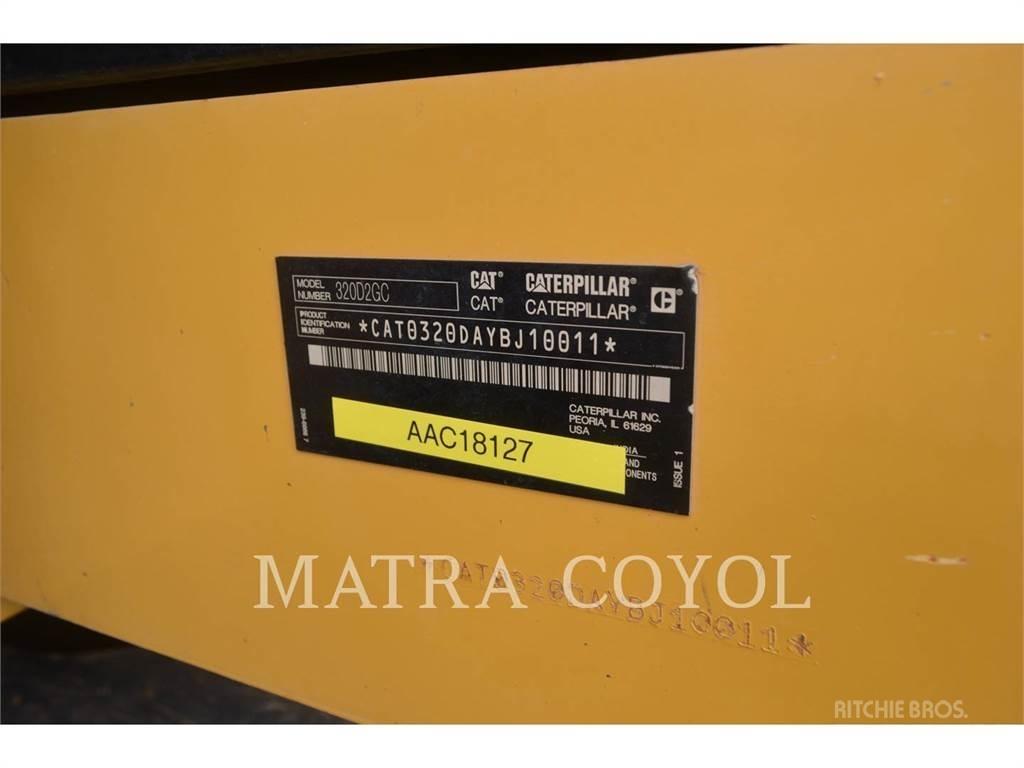 CAT 320 D 2 GC حفارات زحافة