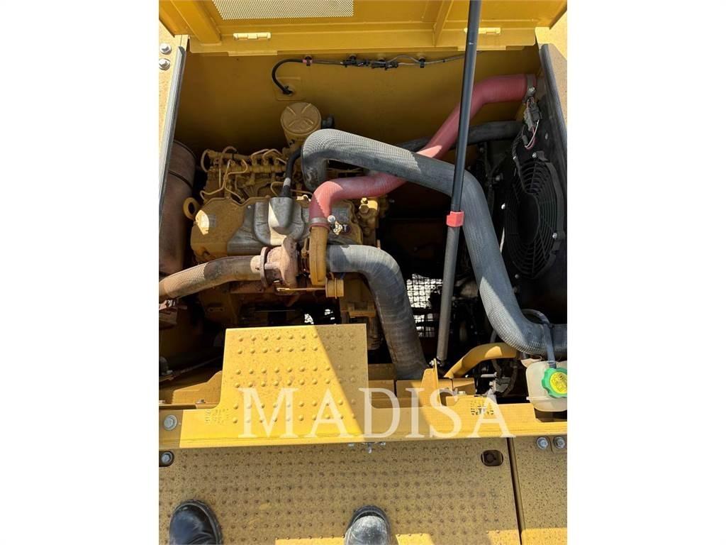 CAT 320 GC حفارات زحافة