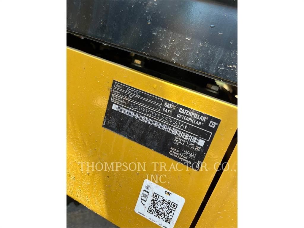 CAT 320-GC حفارات زحافة