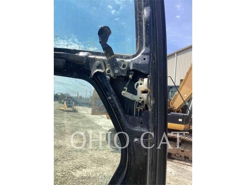 CAT 320 STD حفارات زحافة