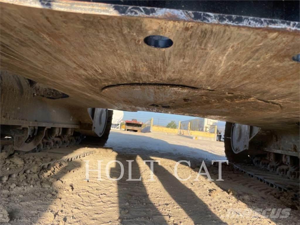CAT 320 TC حفارات زحافة