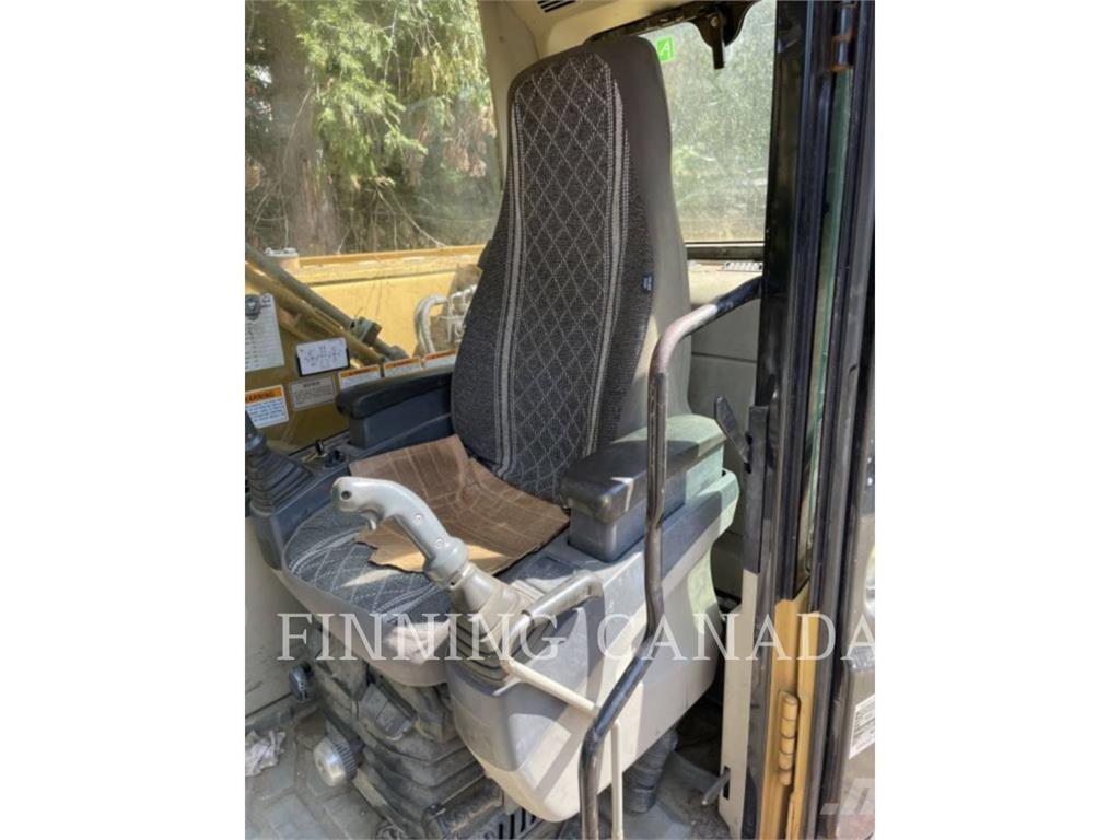 CAT 320C حفارات زحافة
