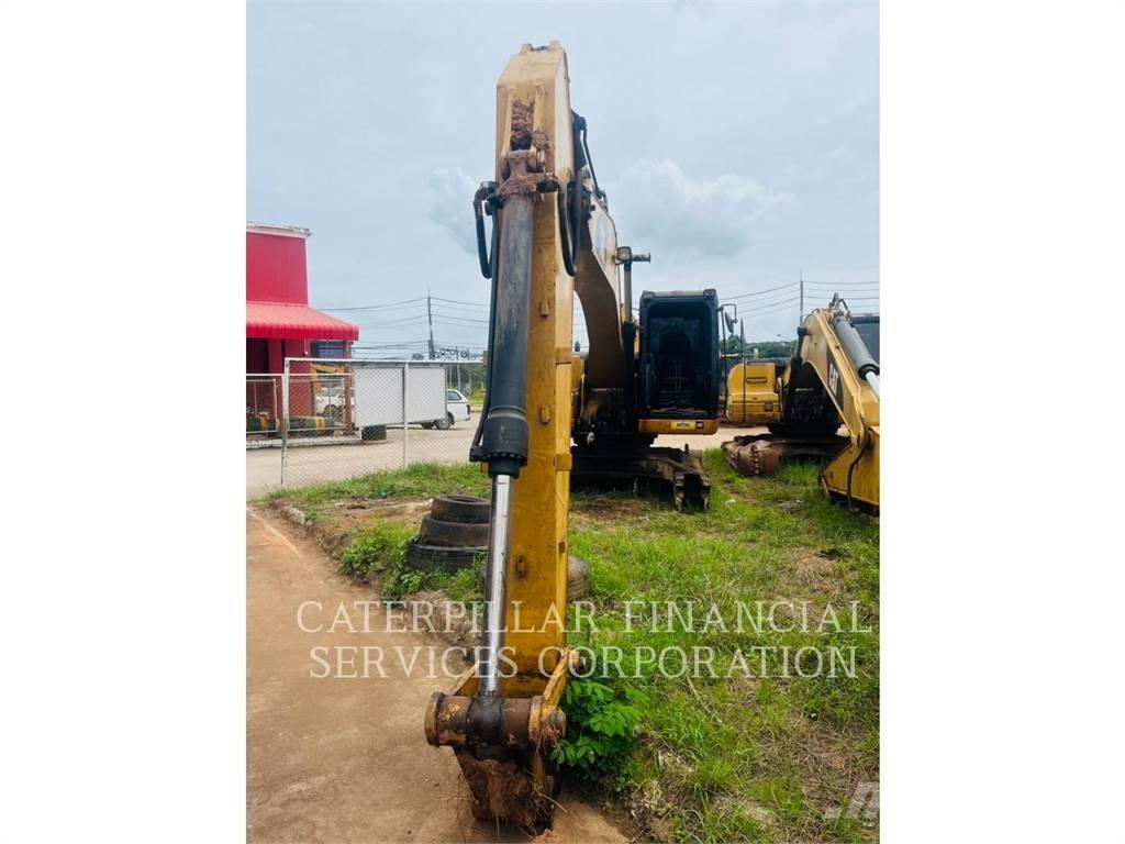 CAT 320D حفارات زحافة