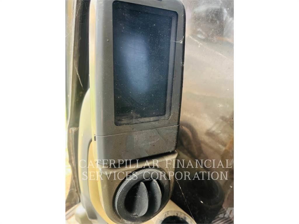 CAT 320D حفارات زحافة