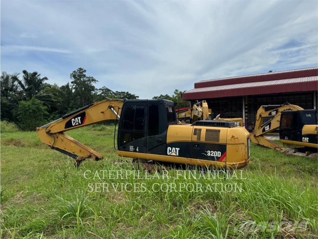 CAT 320D حفارات زحافة