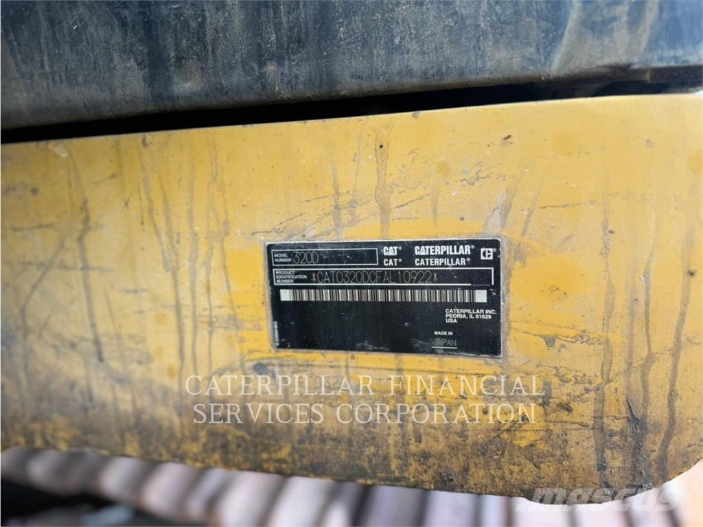 CAT 320D حفارات زحافة
