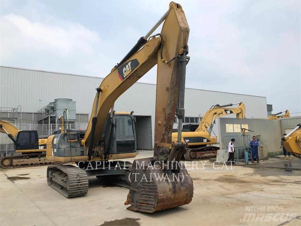 CAT 320D2 حفارات زحافة