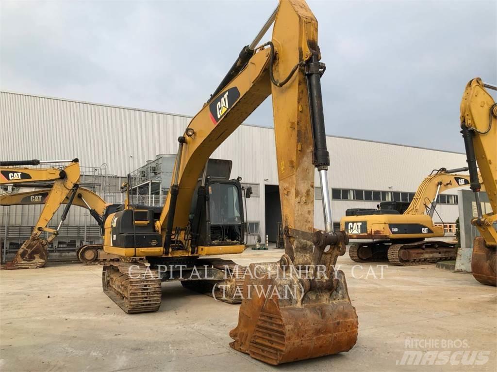 CAT 320D2 حفارات زحافة