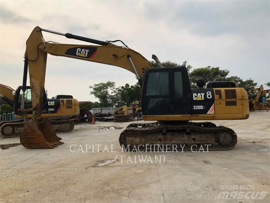 CAT 320D2 حفارات زحافة