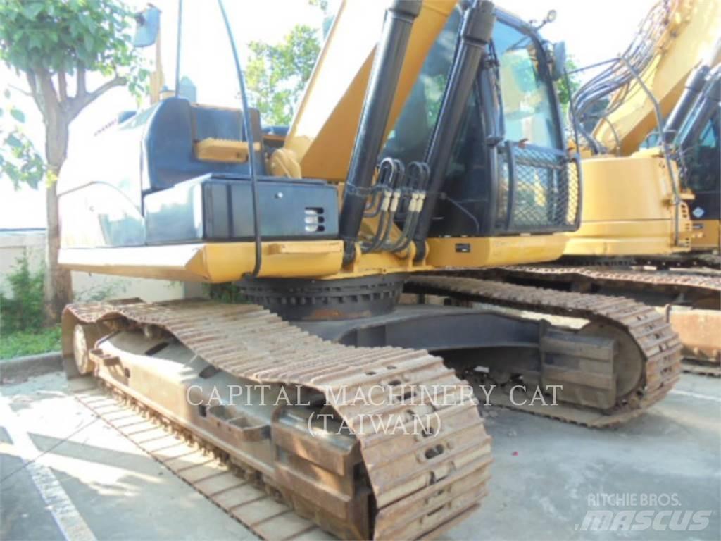 CAT 320D2 حفارات زحافة