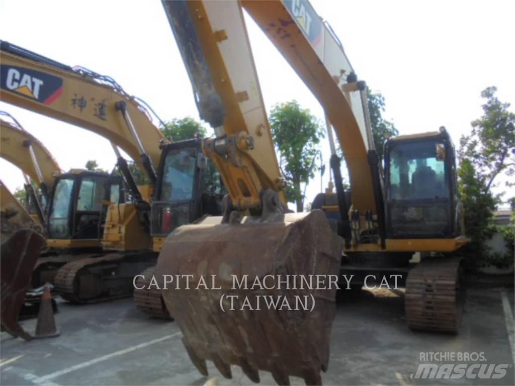 CAT 320D2 حفارات زحافة