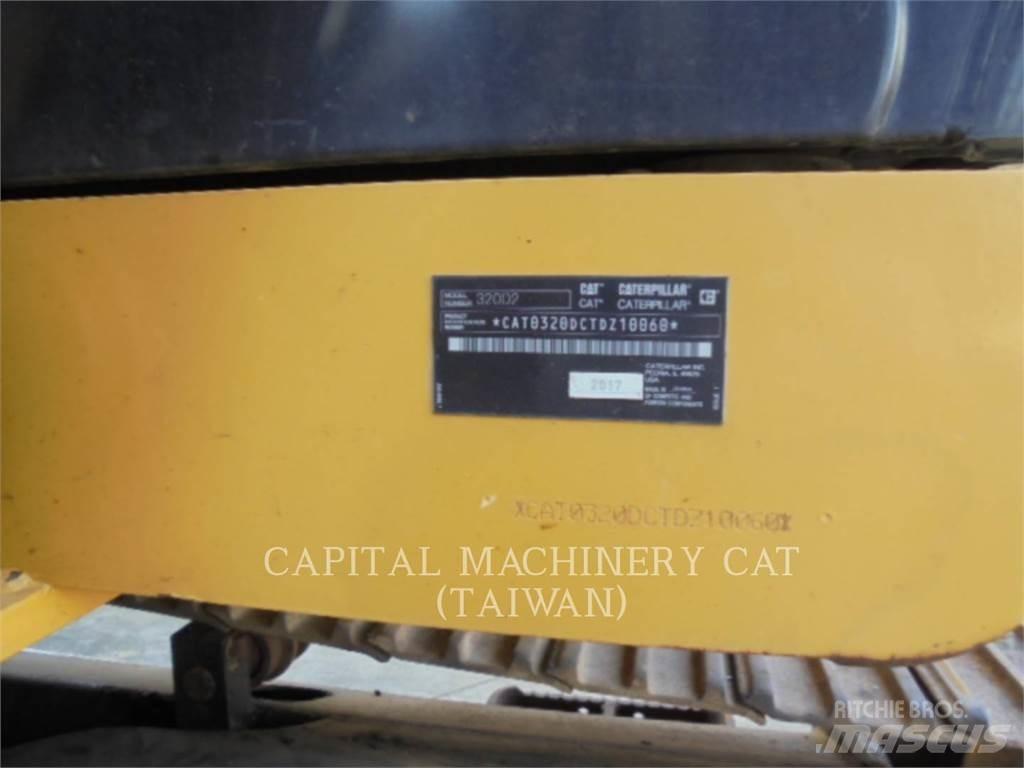 CAT 320D2 حفارات زحافة