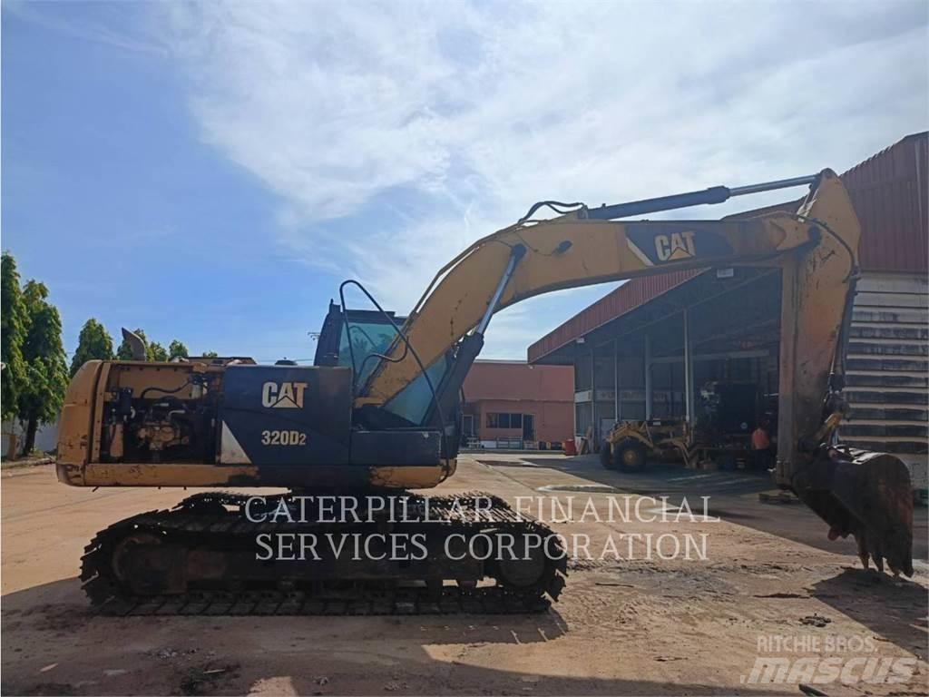 CAT 320D2 حفارات زحافة