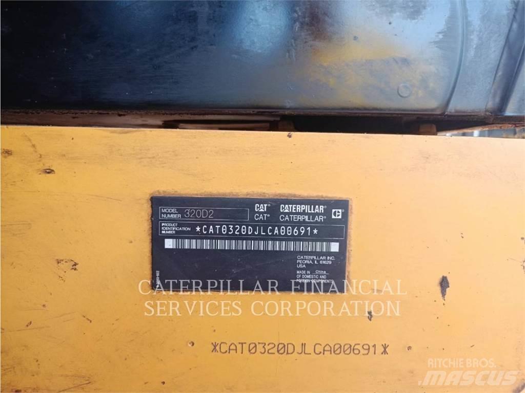 CAT 320D2 حفارات زحافة