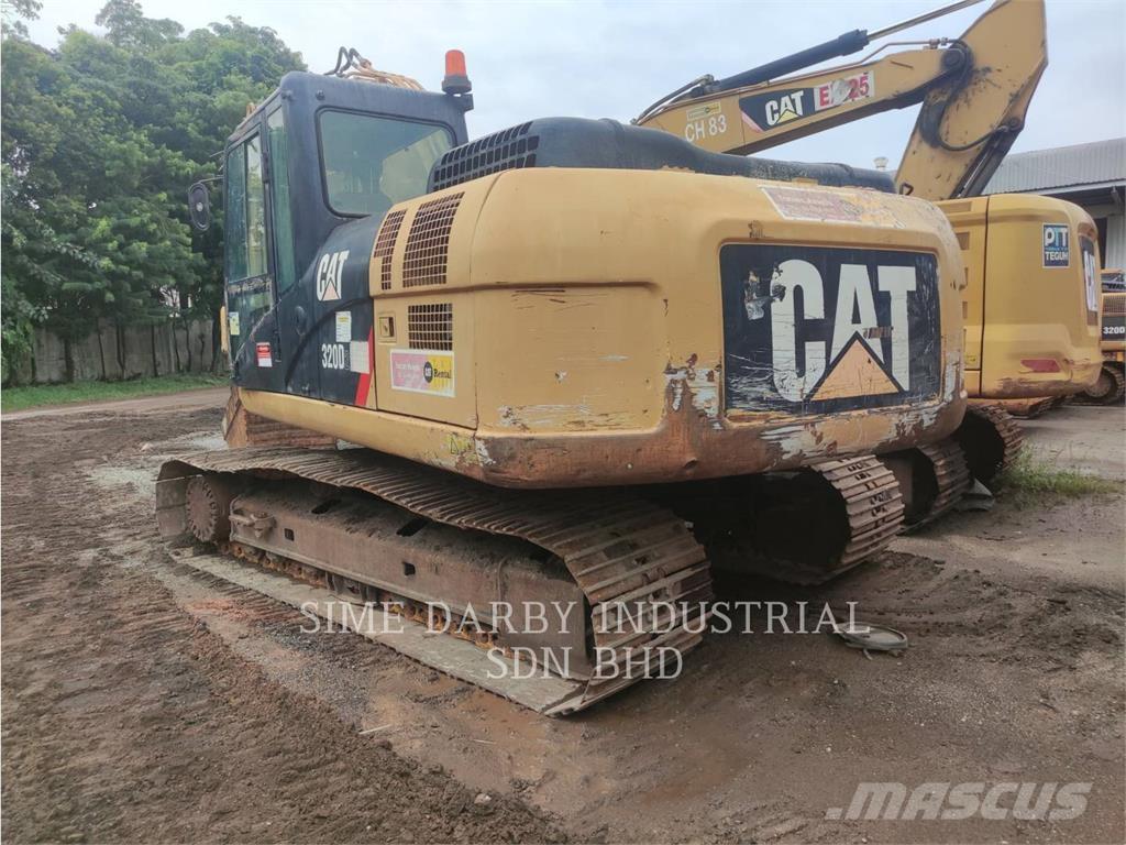 CAT 320D2 حفارات زحافة