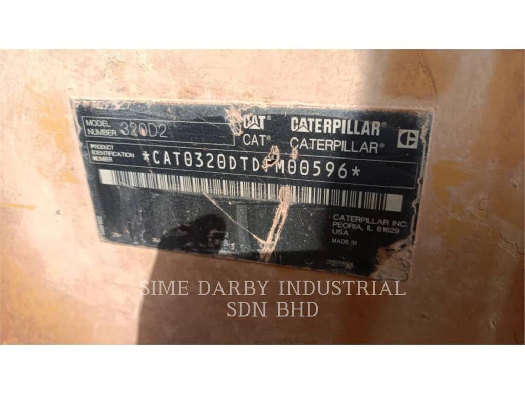 CAT 320D2 حفارات زحافة