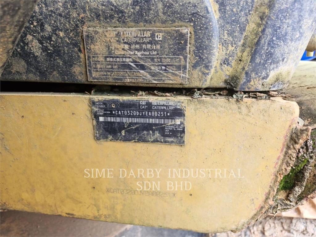 CAT 320D2 حفارات زحافة