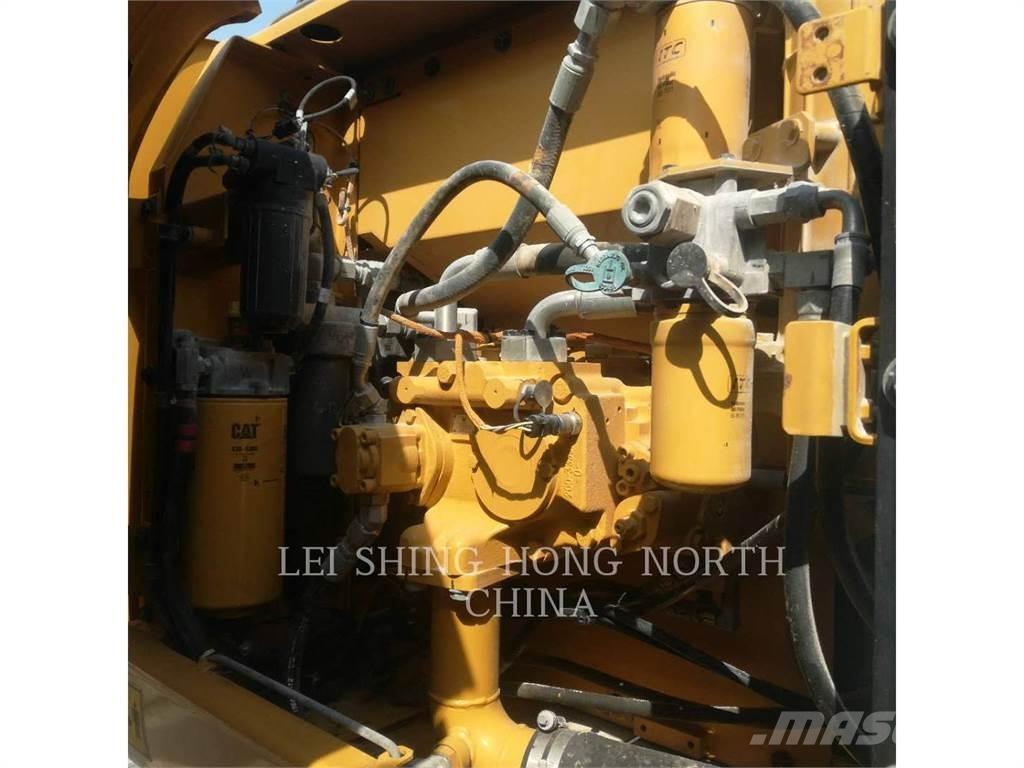CAT 320D2 حفارات زحافة