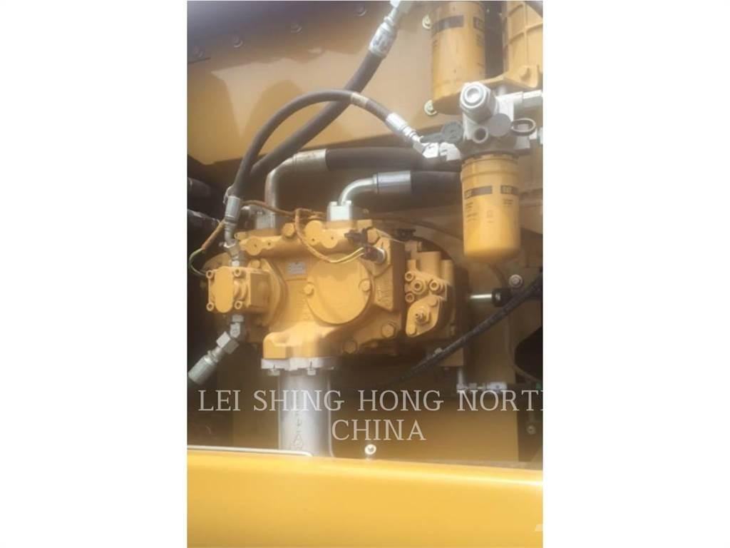 CAT 320D2 حفارات زحافة