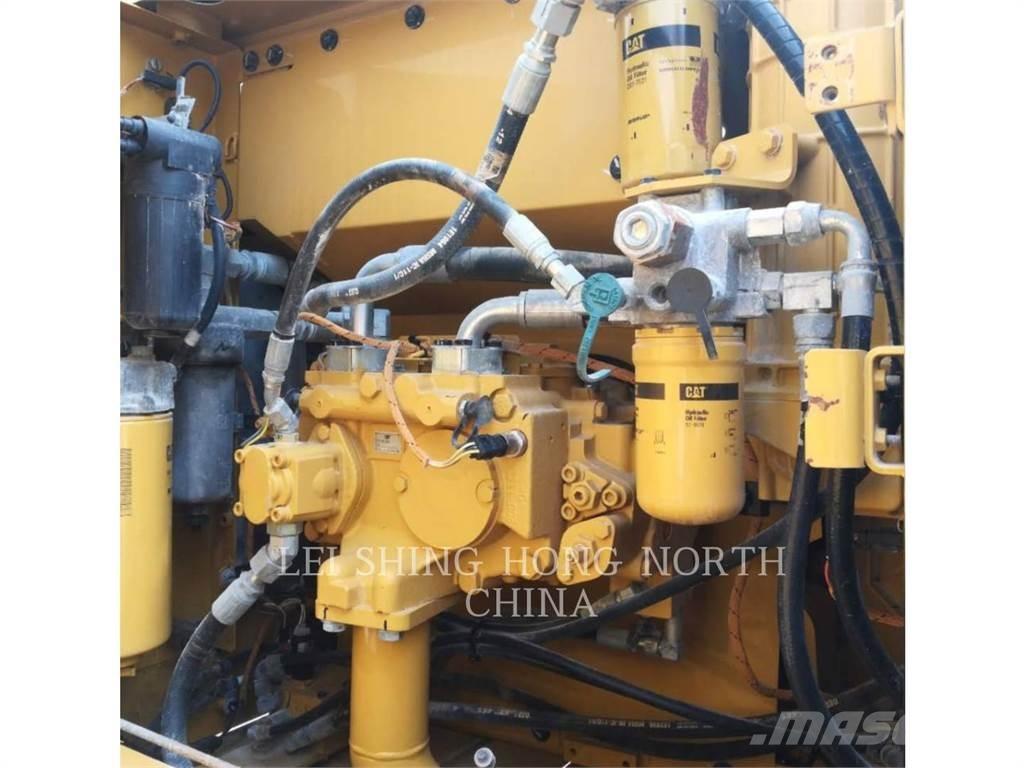 CAT 320D2 حفارات زحافة