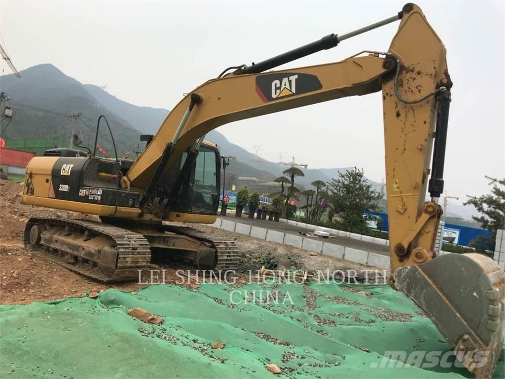 CAT 320D2 حفارات زحافة