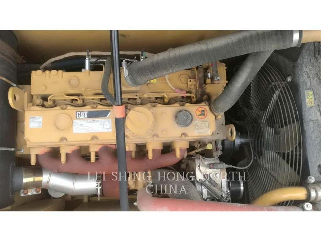 CAT 320D2 حفارات زحافة