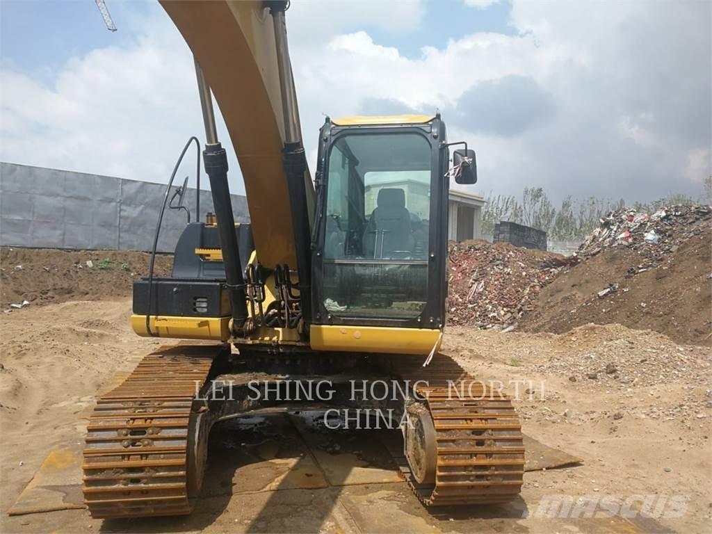 CAT 320D2 حفارات زحافة
