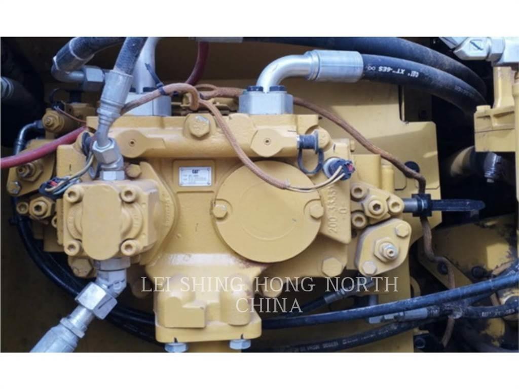 CAT 320D2 حفارات زحافة