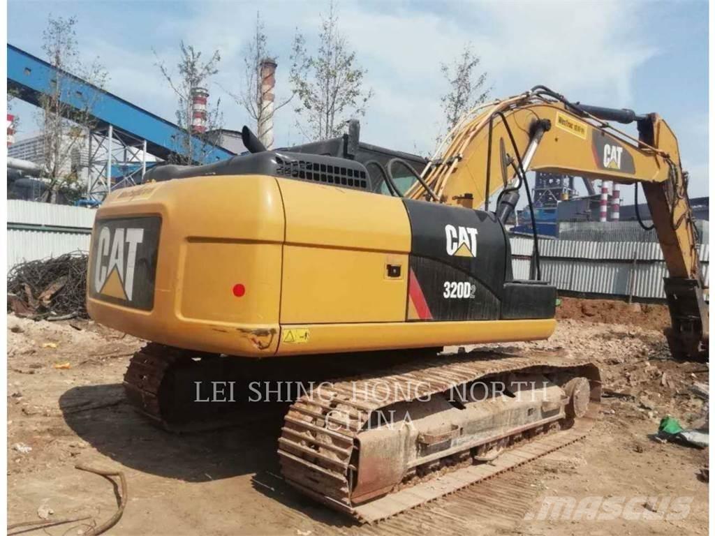 CAT 320D2 حفارات زحافة