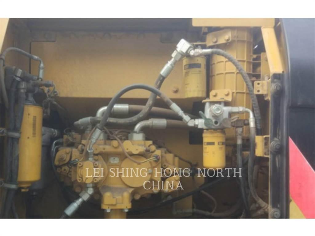 CAT 320D2 حفارات زحافة