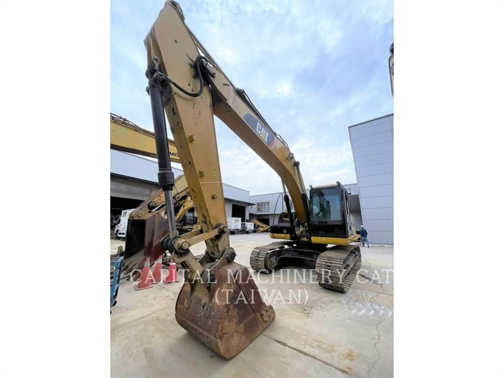 CAT 320D2 حفارات زحافة